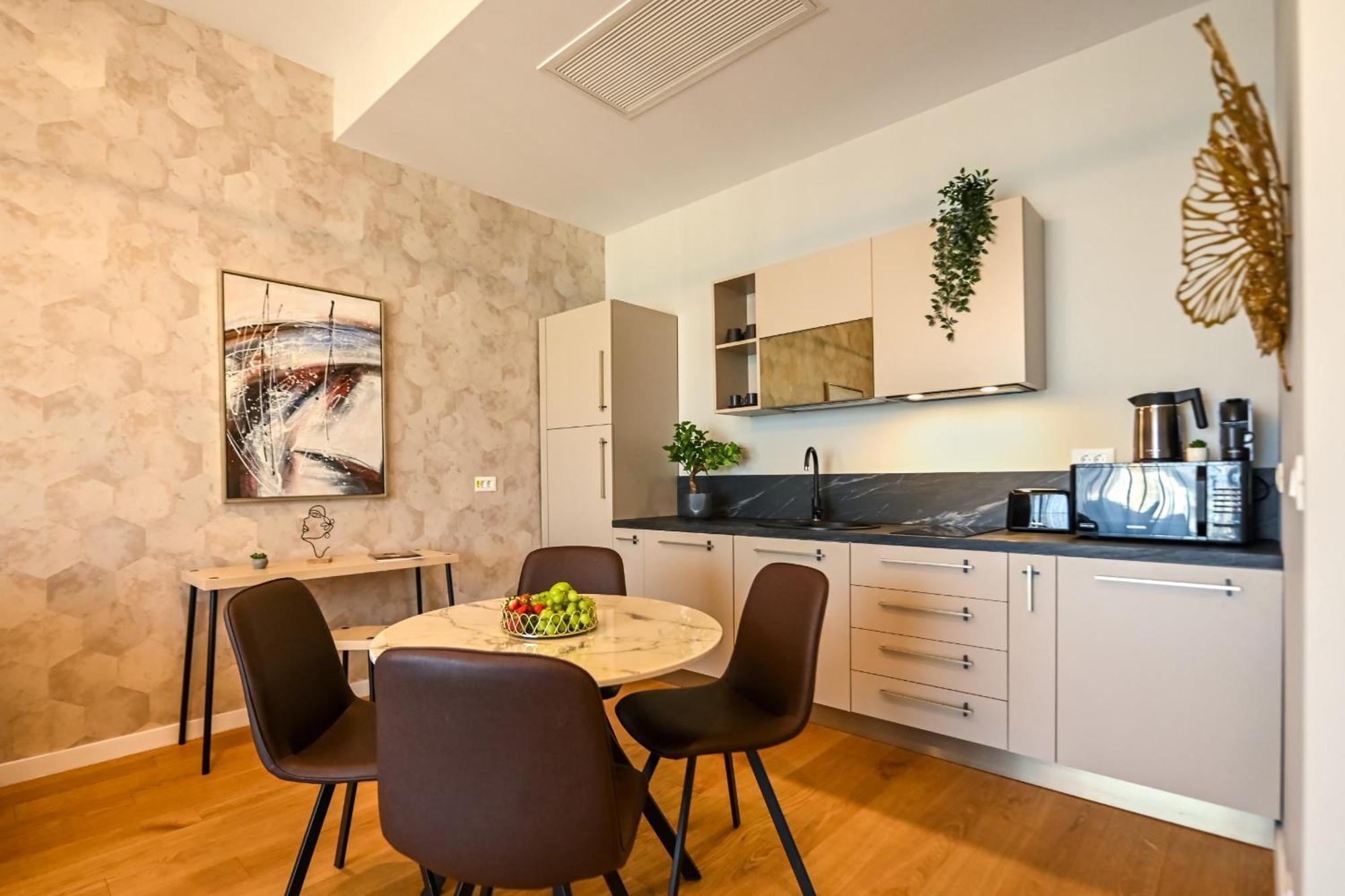 One Verdi Park Exclusive Apartments - Panoramic View & Private Parking Bucharest Exterior photo