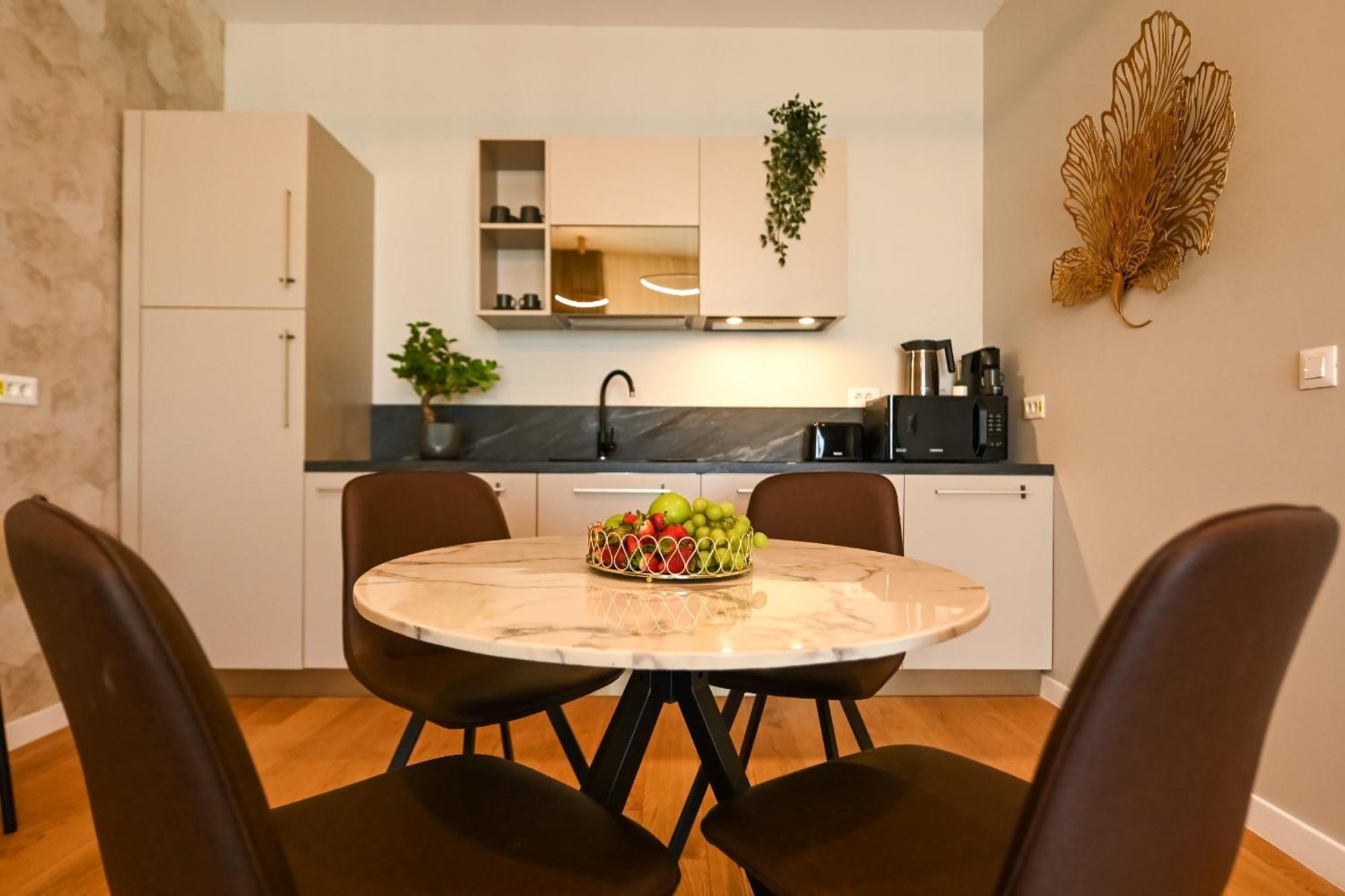 One Verdi Park Exclusive Apartments - Panoramic View & Private Parking Bucharest Room photo