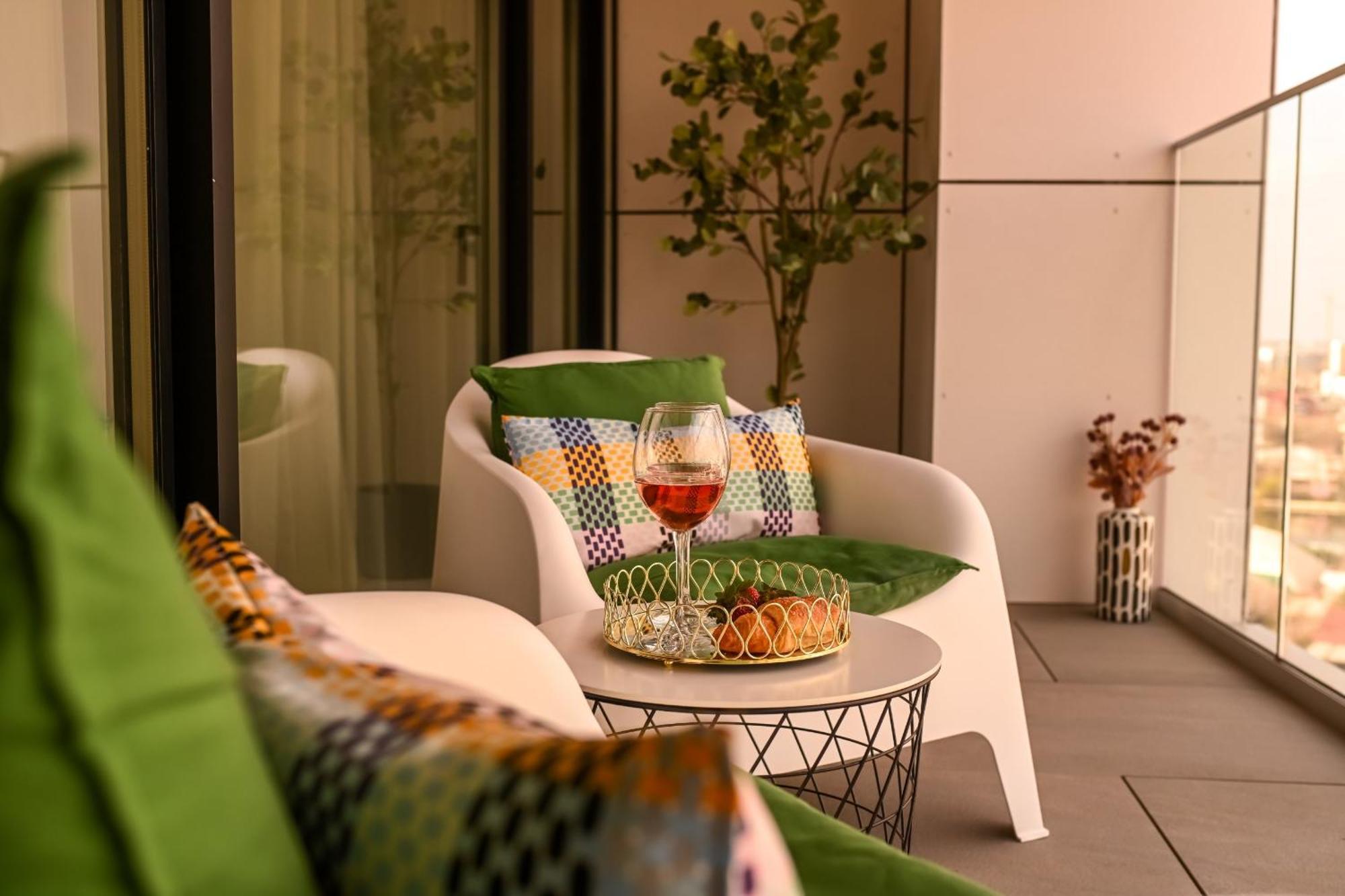 One Verdi Park Exclusive Apartments - Panoramic View & Private Parking Bucharest Room photo