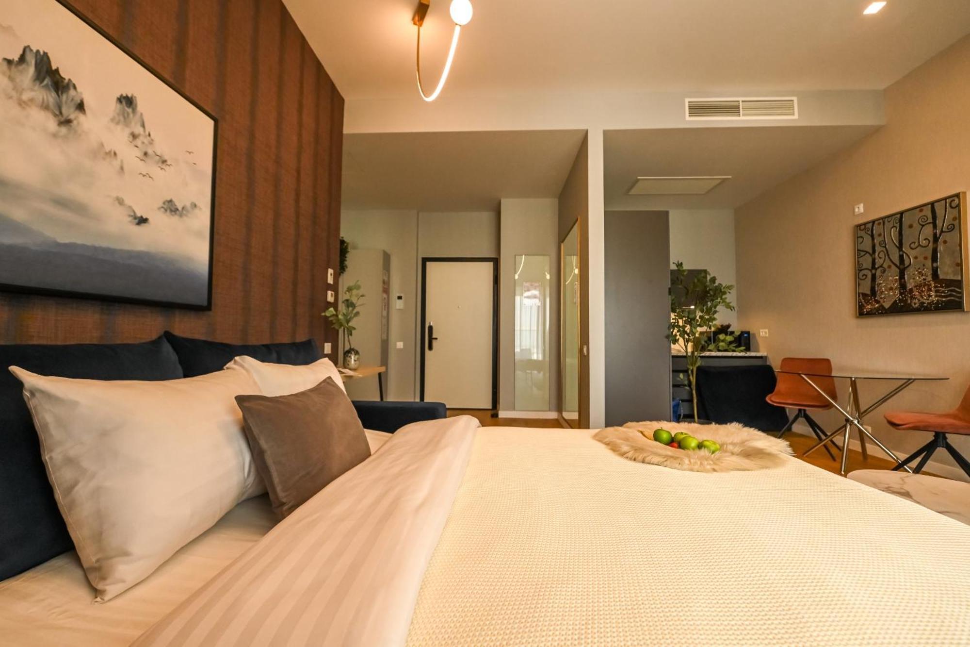 One Verdi Park Exclusive Apartments - Panoramic View & Private Parking Bucharest Room photo