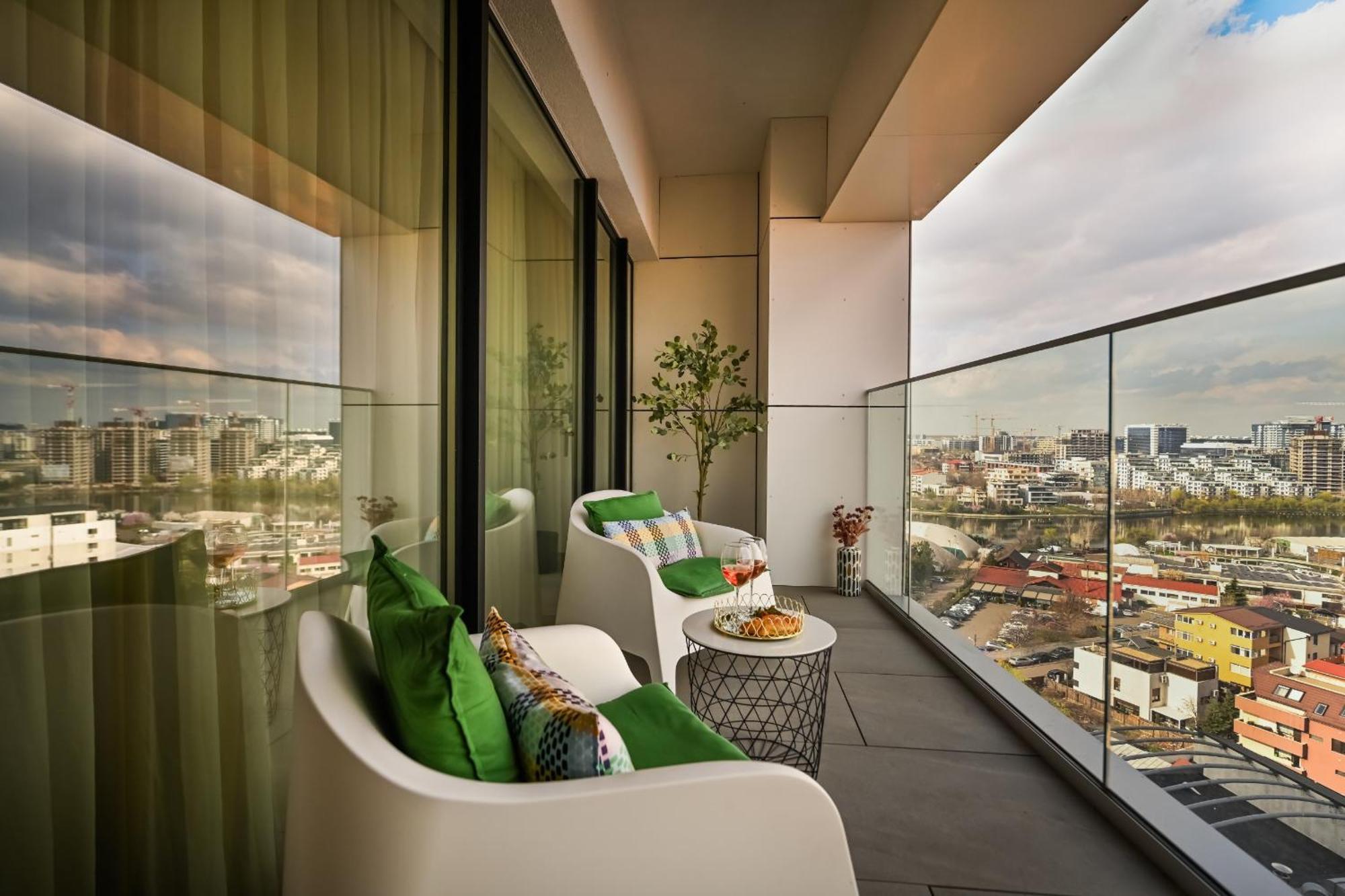 One Verdi Park Exclusive Apartments - Panoramic View & Private Parking Bucharest Room photo