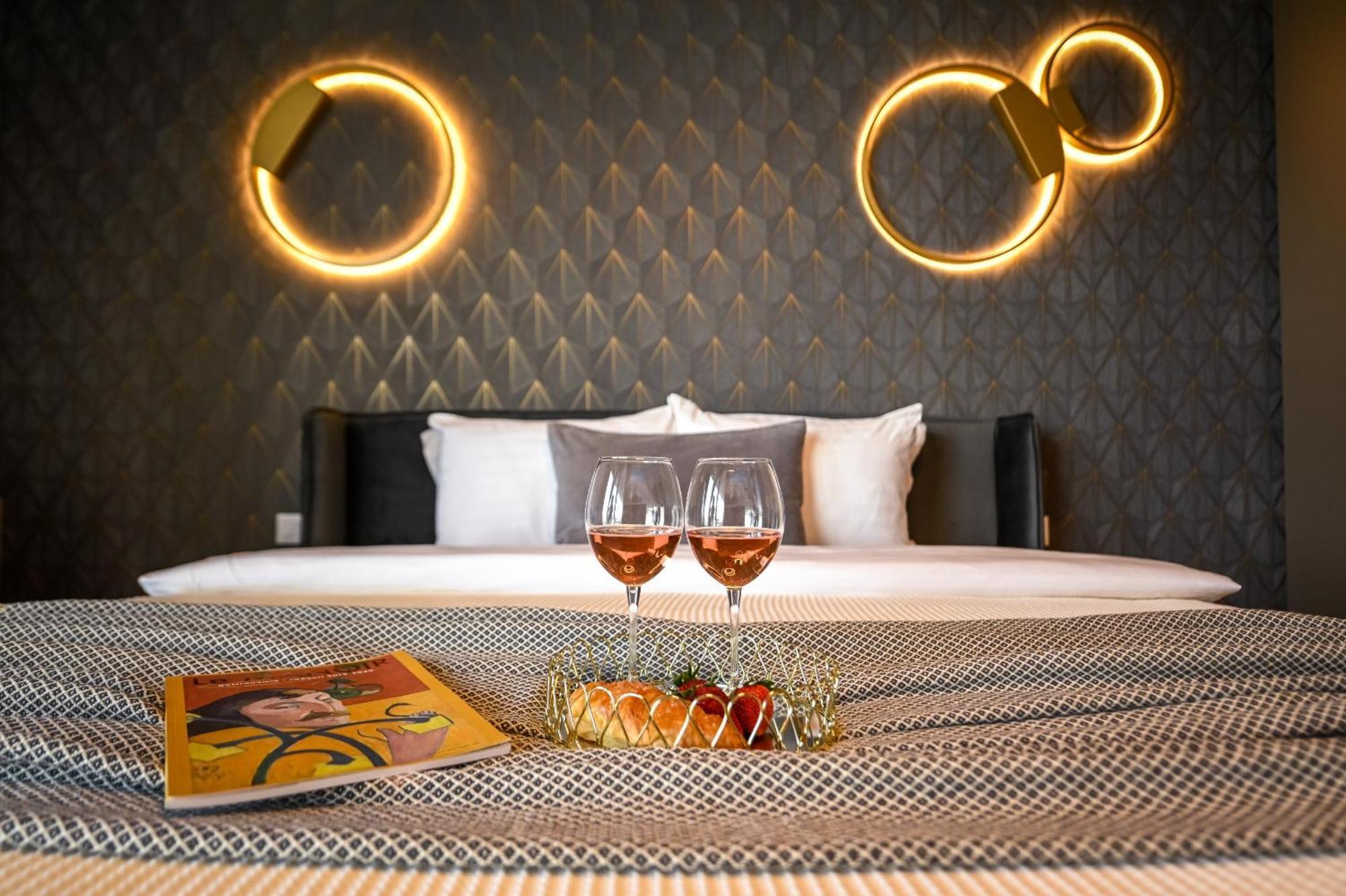 One Verdi Park Exclusive Apartments - Panoramic View & Private Parking Bucharest Room photo