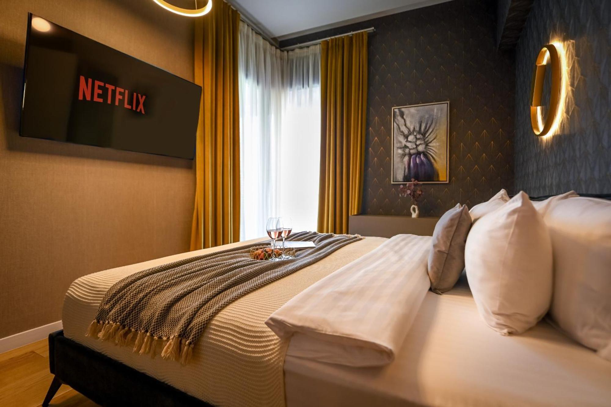 One Verdi Park Exclusive Apartments - Panoramic View & Private Parking Bucharest Room photo